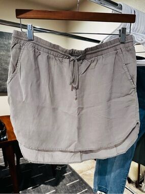 Cloth & Stone Grey Soft Skirt, Like new! Size Large